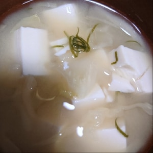 豆腐、キャベツの味噌汁